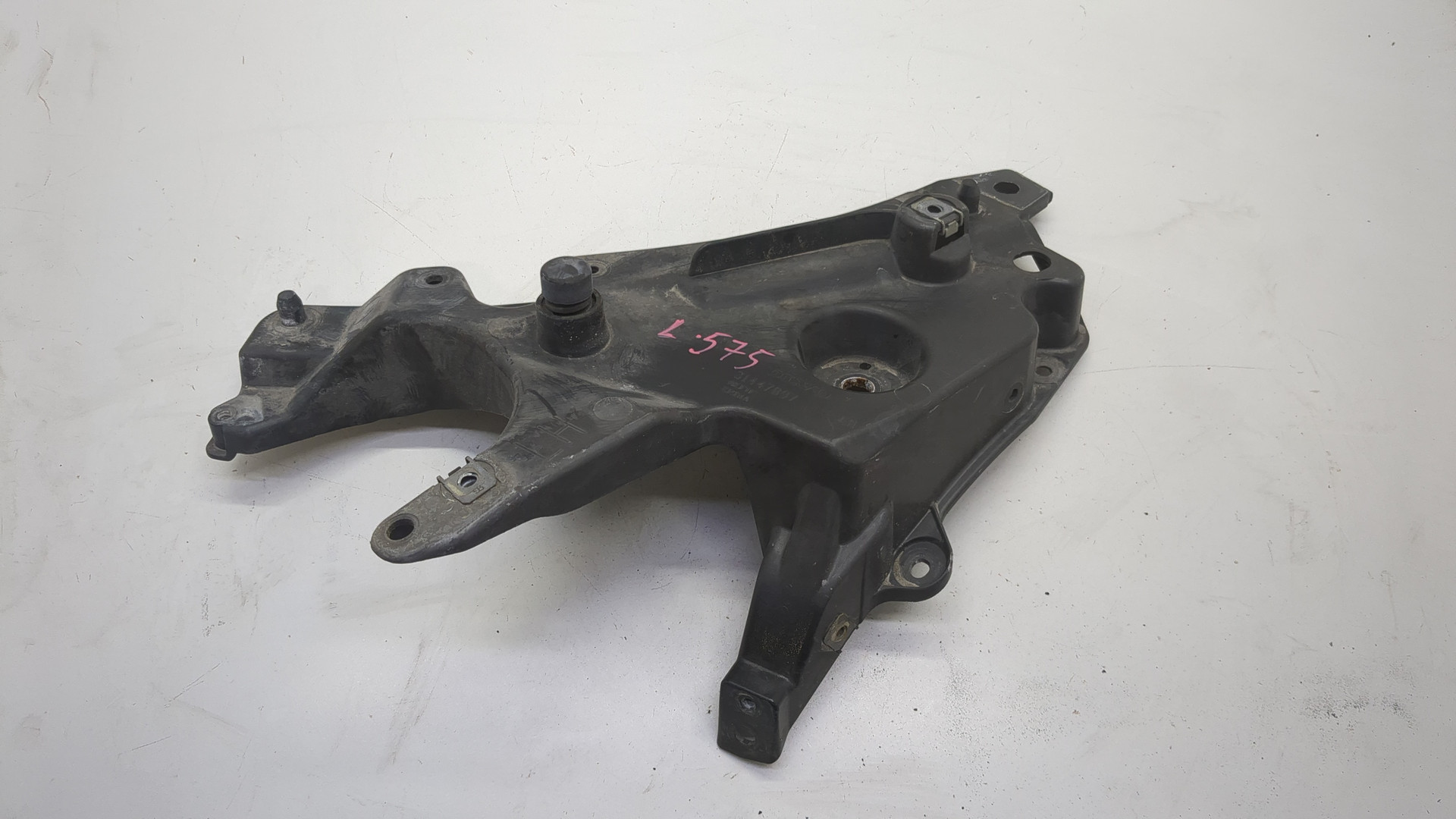 Кронштейн крепления крыла