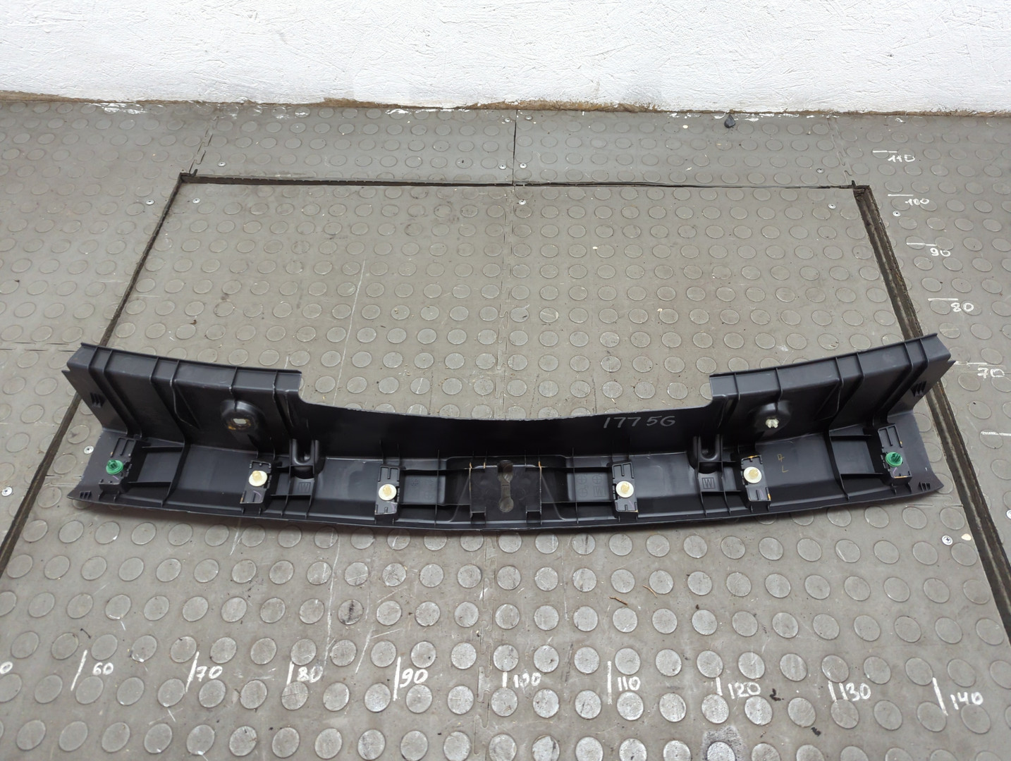 Обшивка багажника