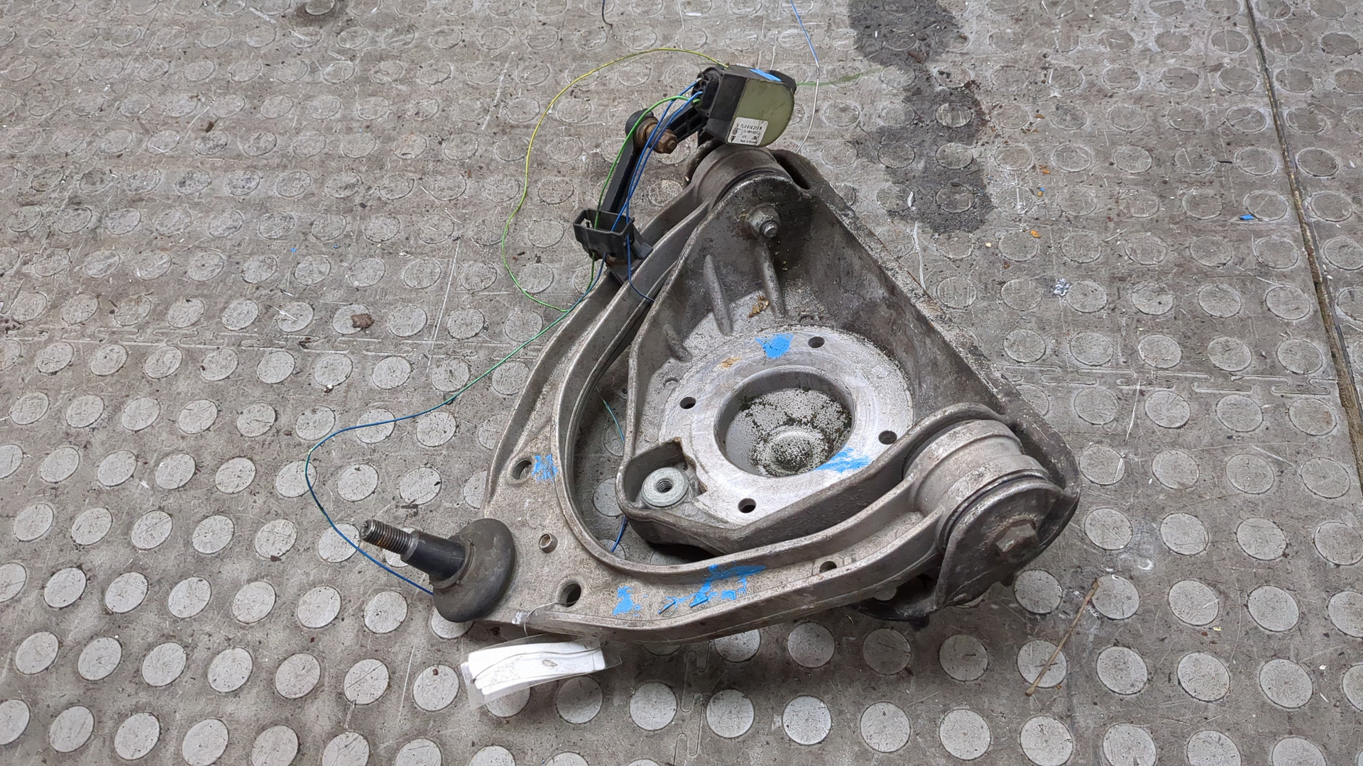 Рычаг передний