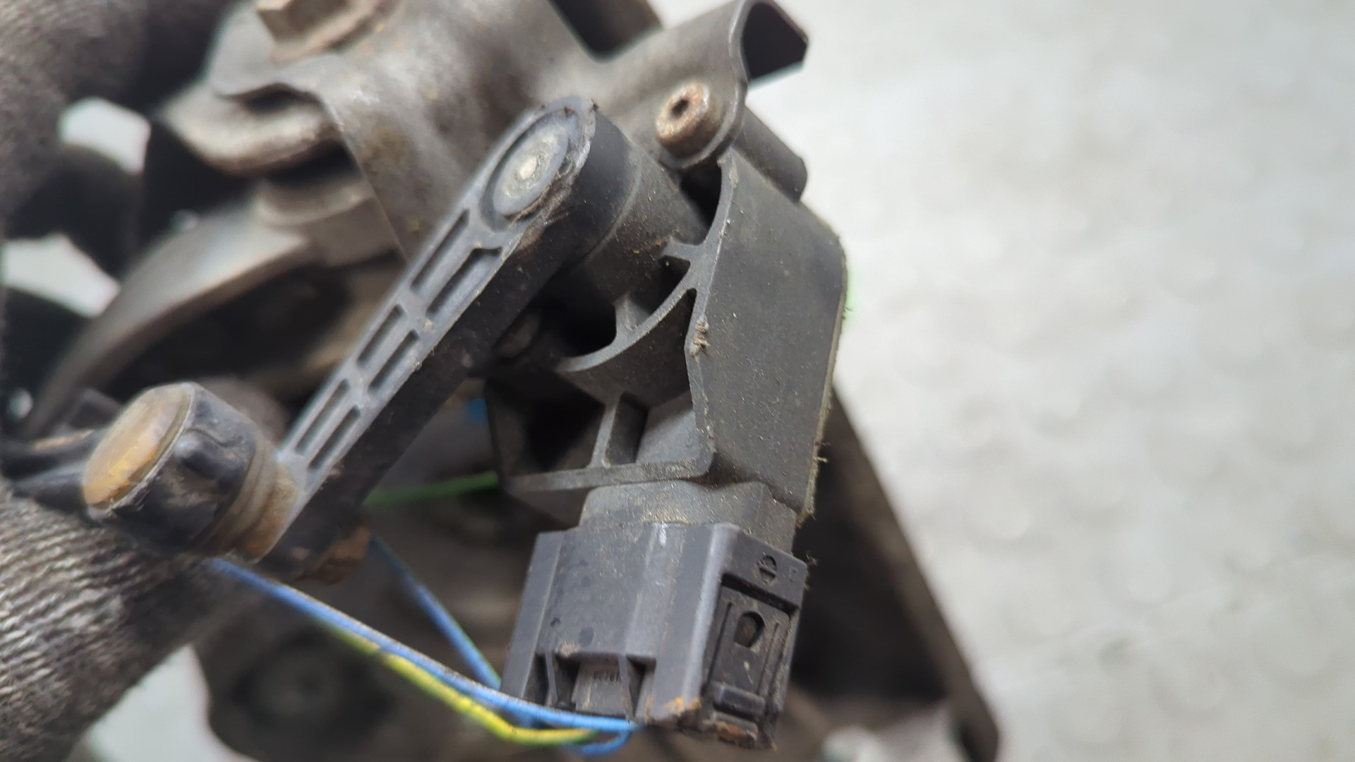 Рычаг передний