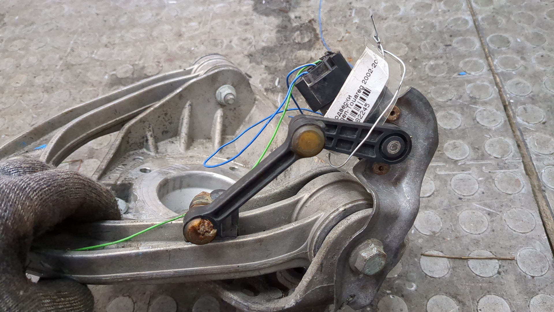 Рычаг передний