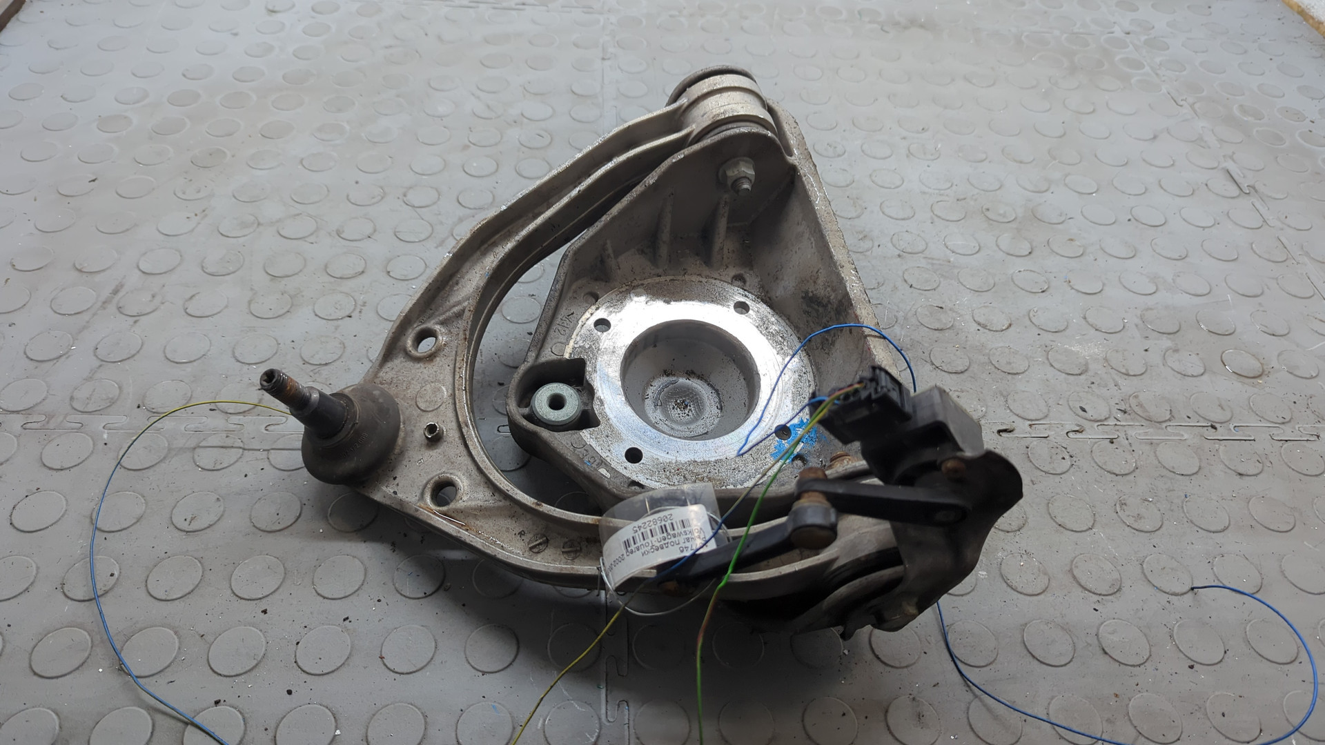 Рычаг передний