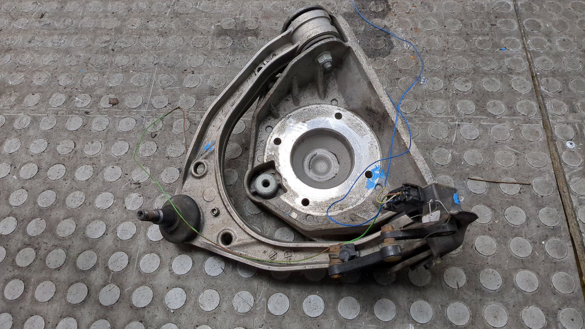 Рычаг передний