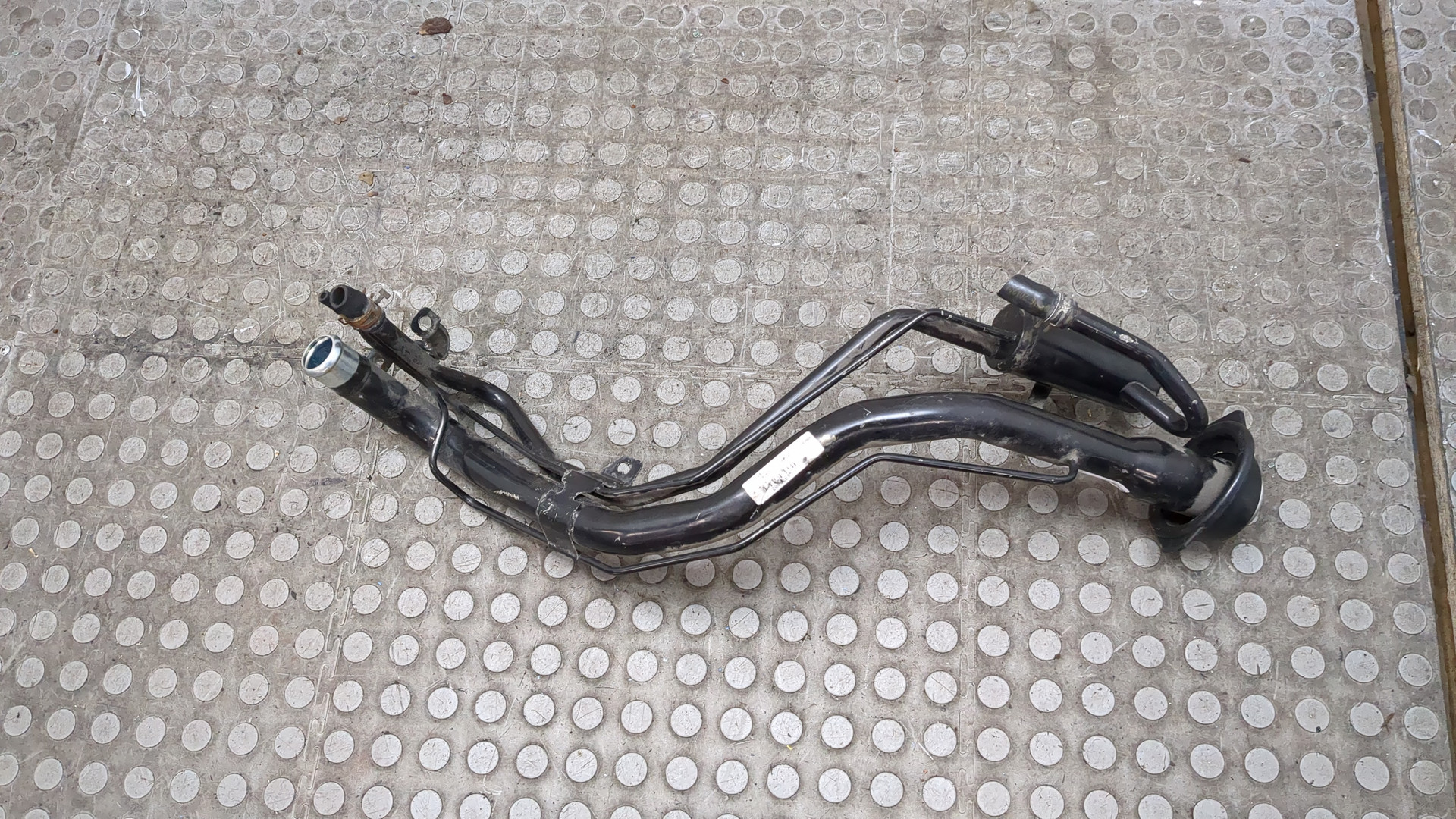 Горловина топливного бака