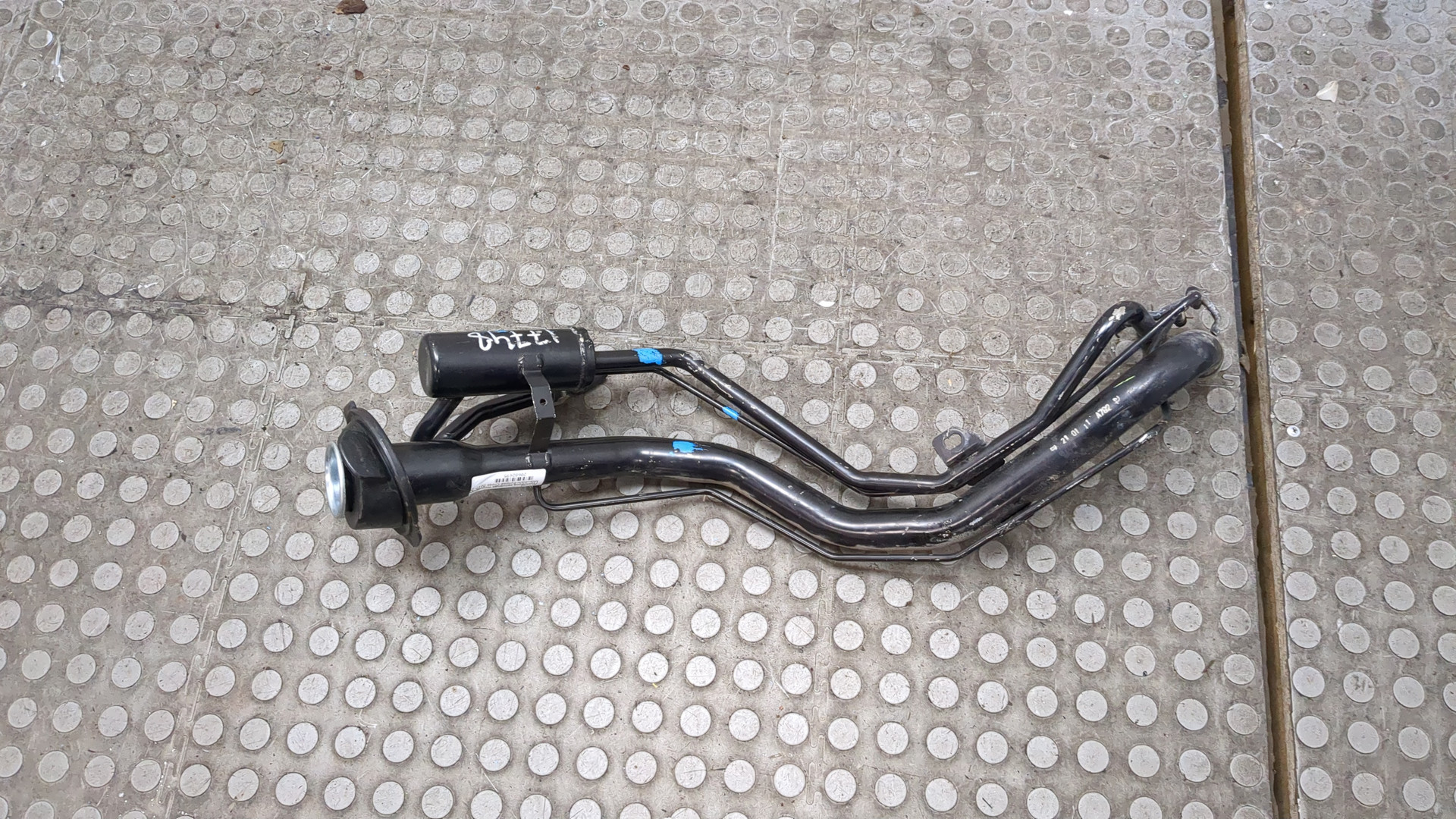 Горловина топливного бака