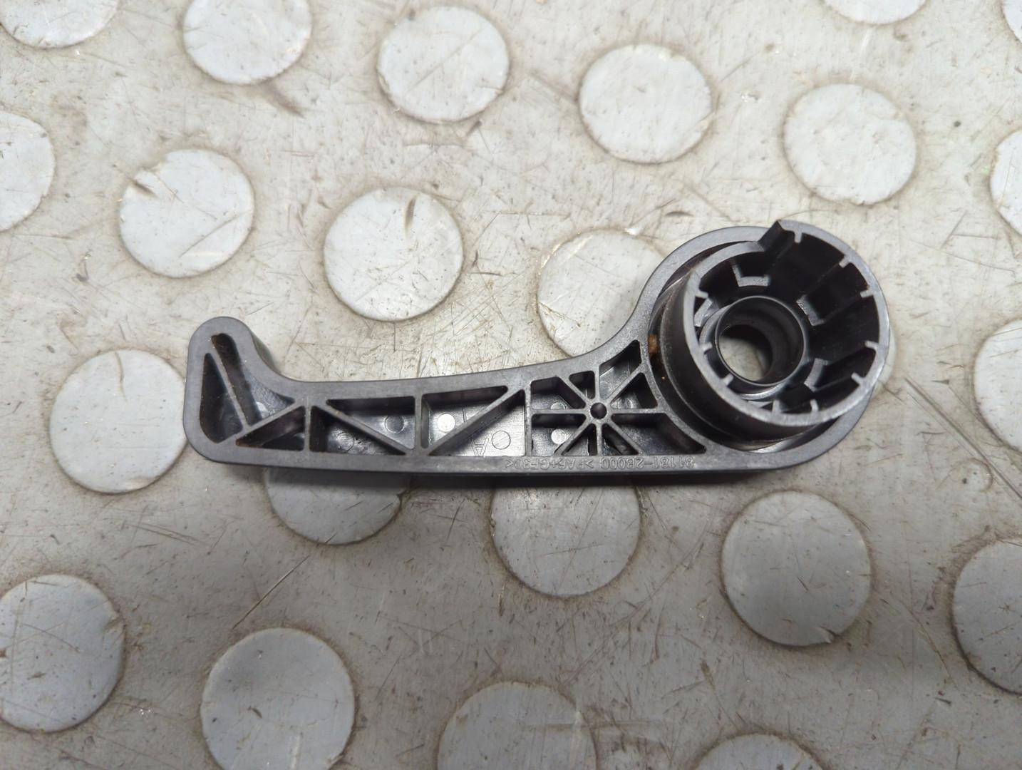 Ручка открывания капота