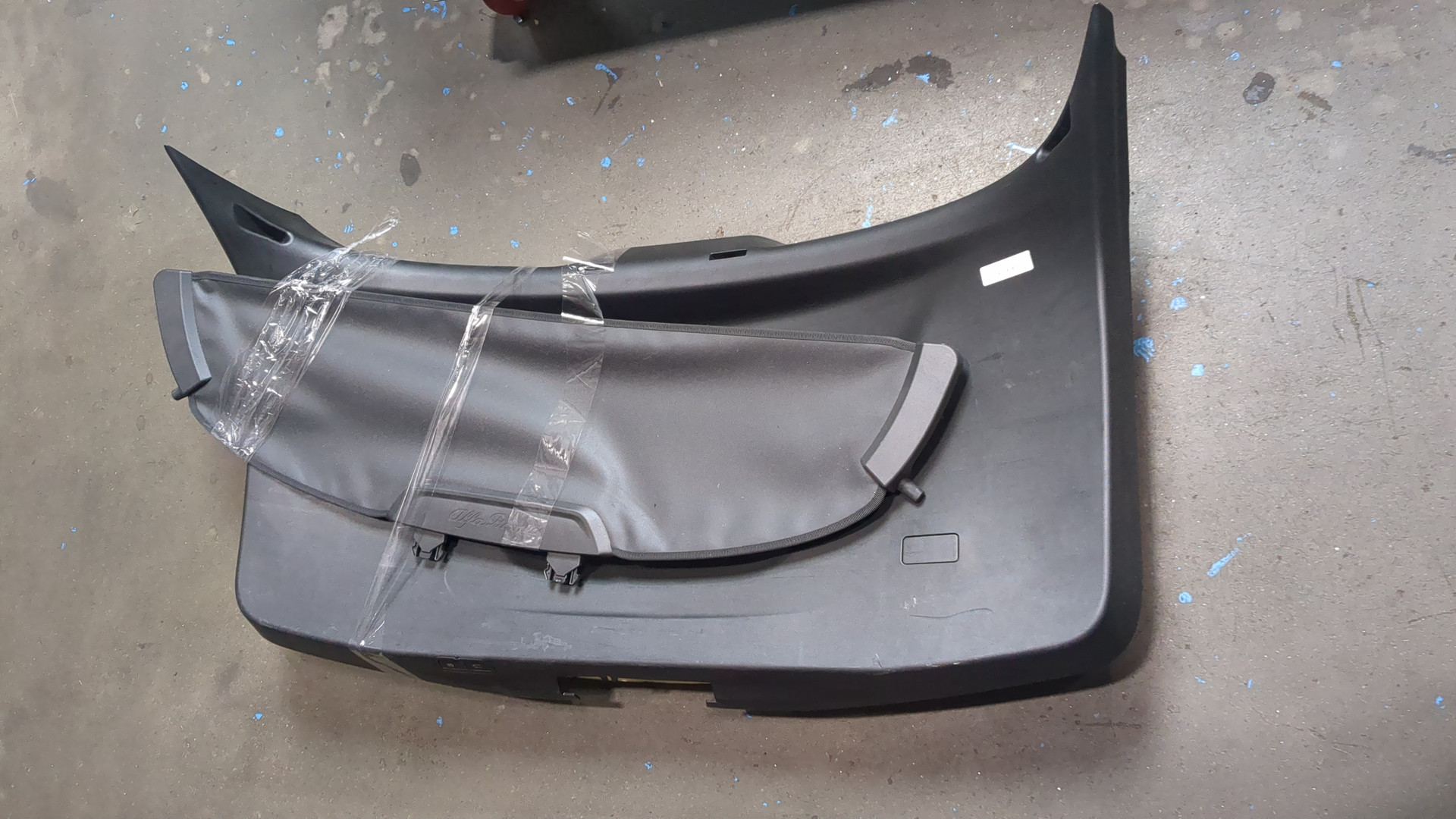 Обшивка двери багажника