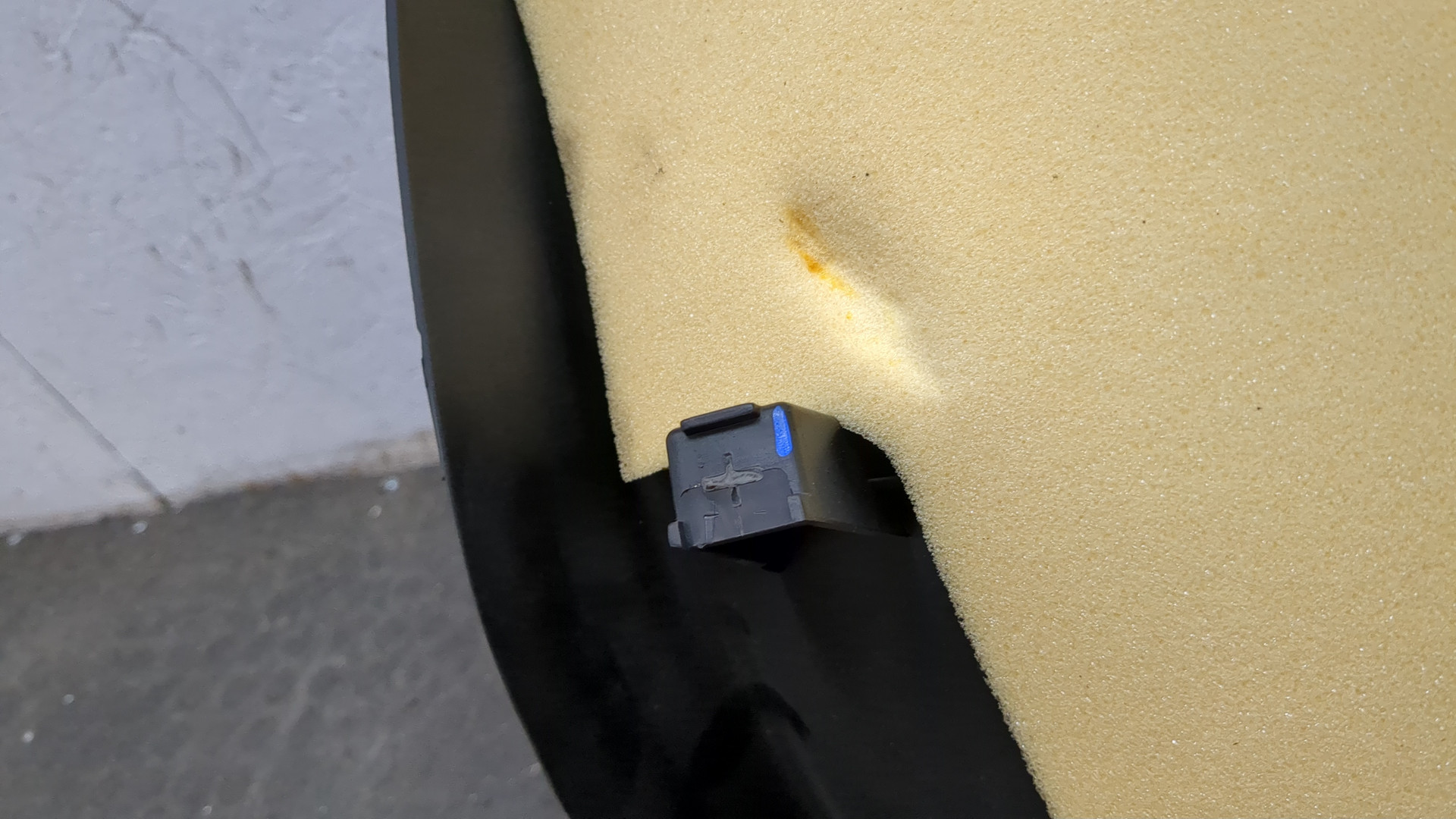 Обшивка двери багажника