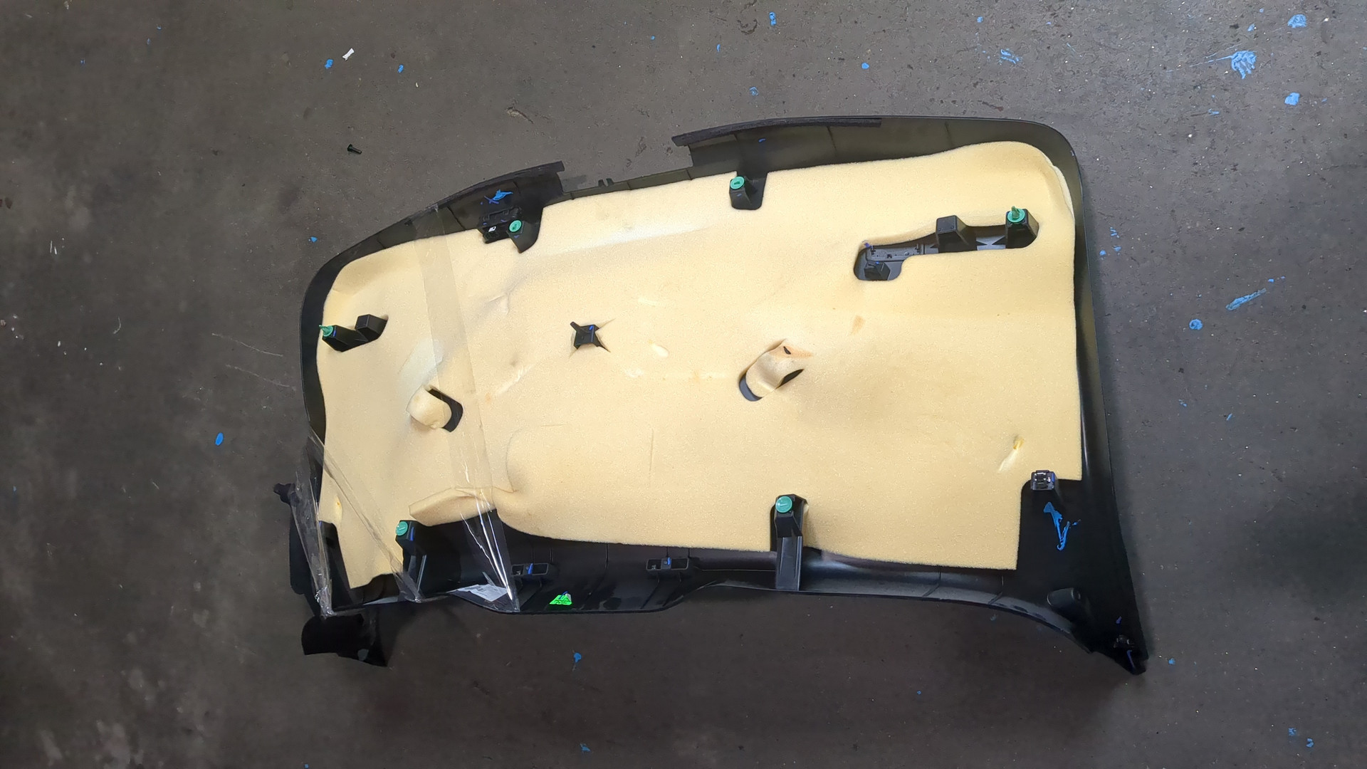 Обшивка двери багажника