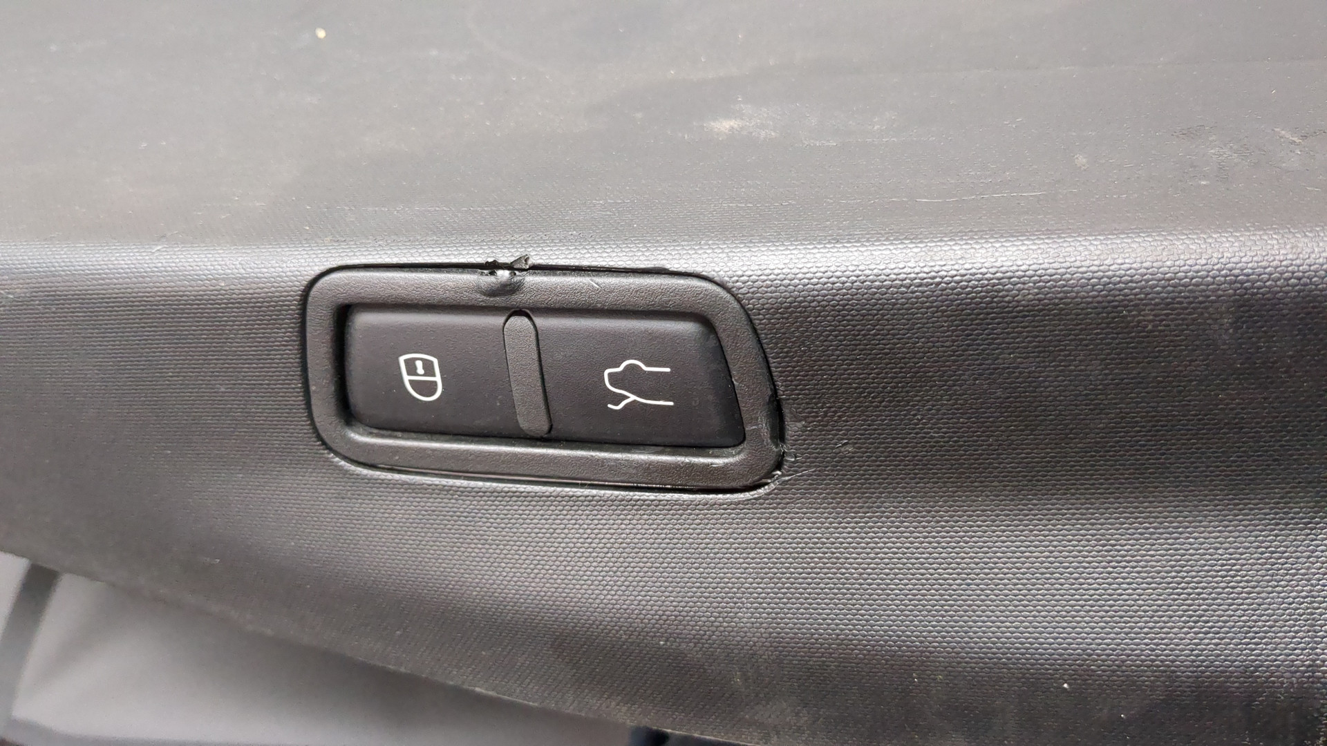 Обшивка двери багажника