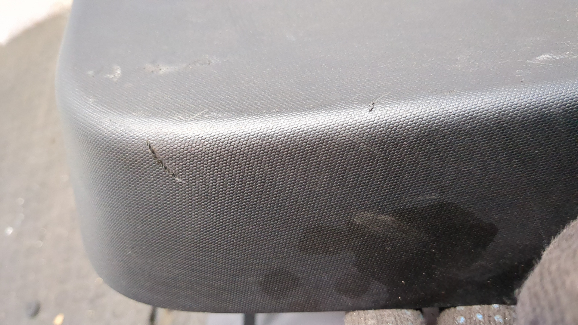 Обшивка двери багажника