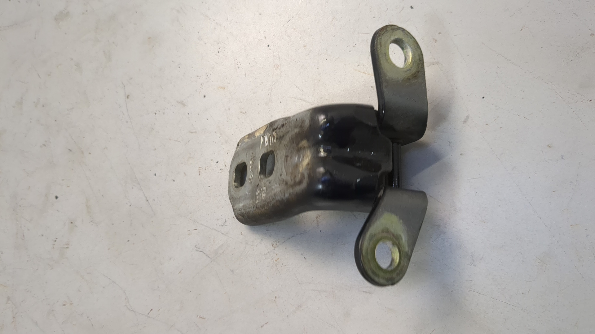 Петля двери