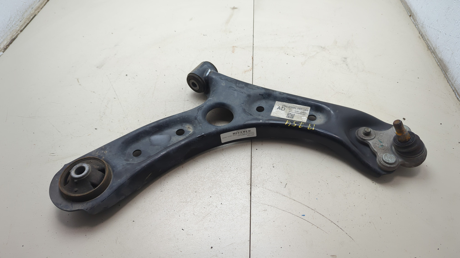 Рычаг передний правый