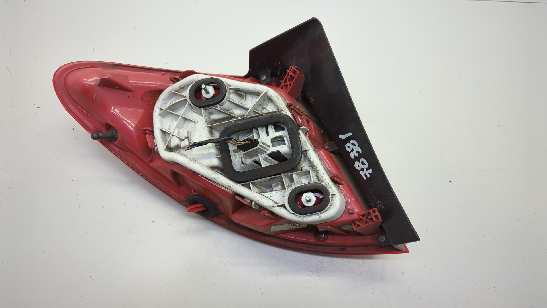 Фонарь задний правый