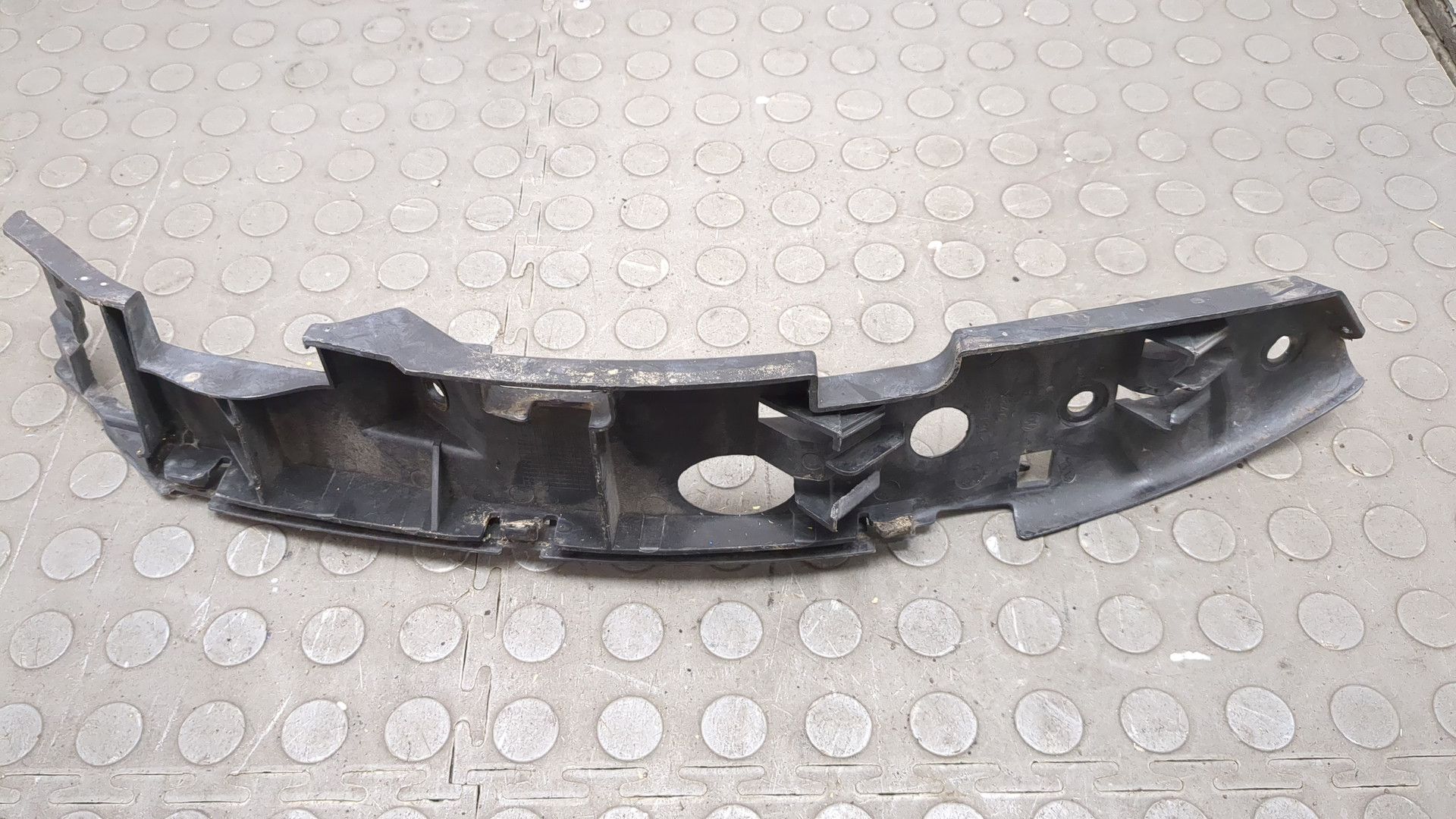 Кронштейн переднего бампера правый