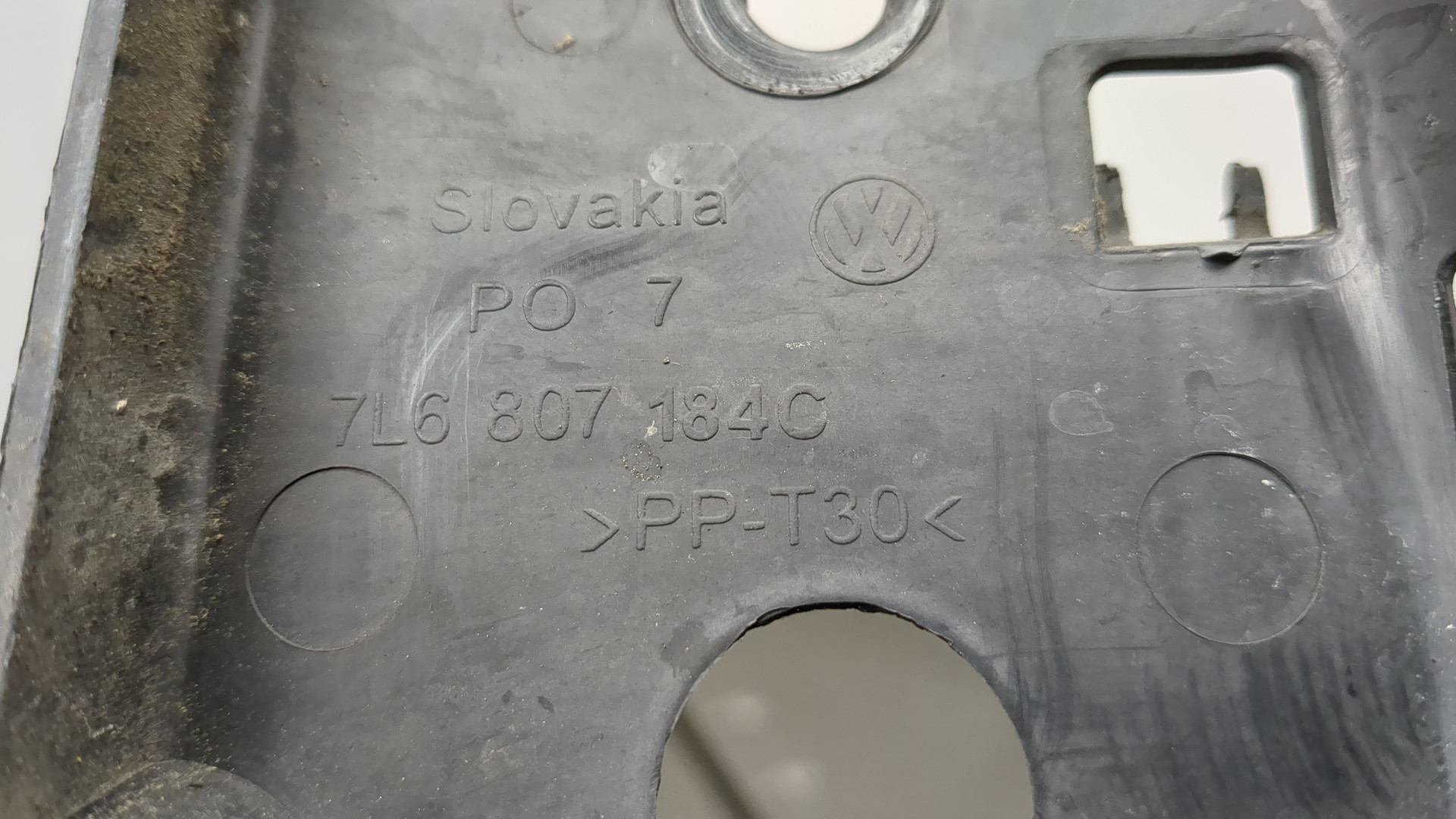 Кронштейн переднего бампера правый