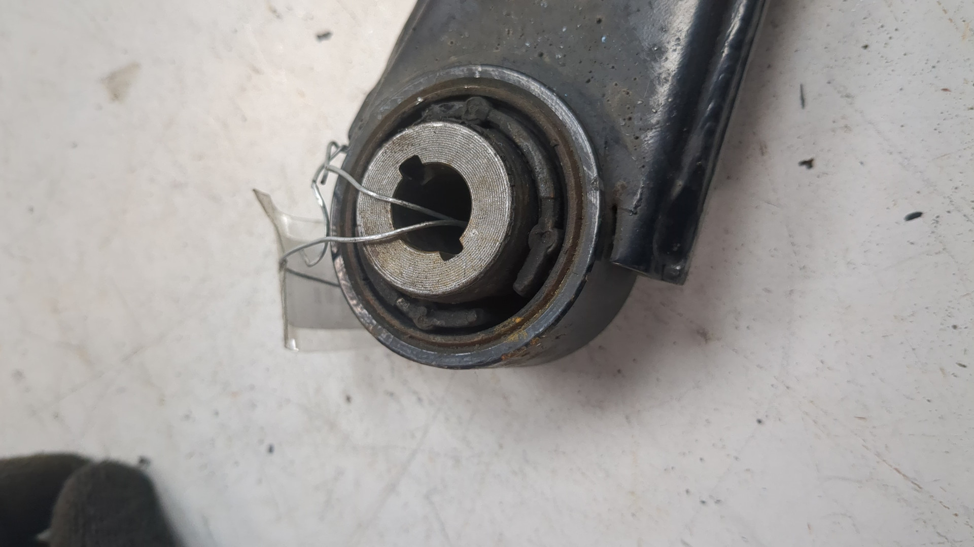 Рычаг задний левый