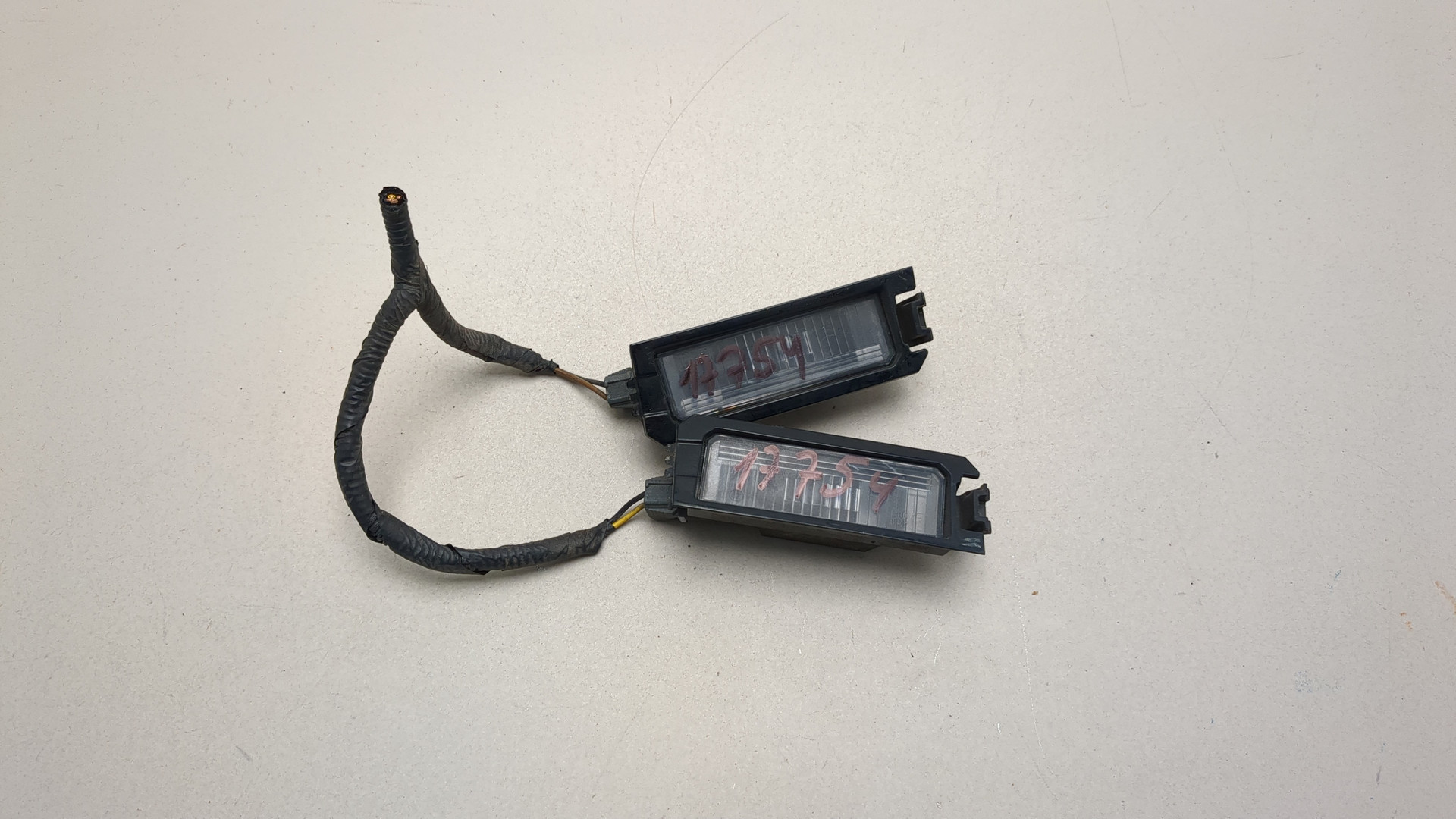 Фонарь подсветки номера