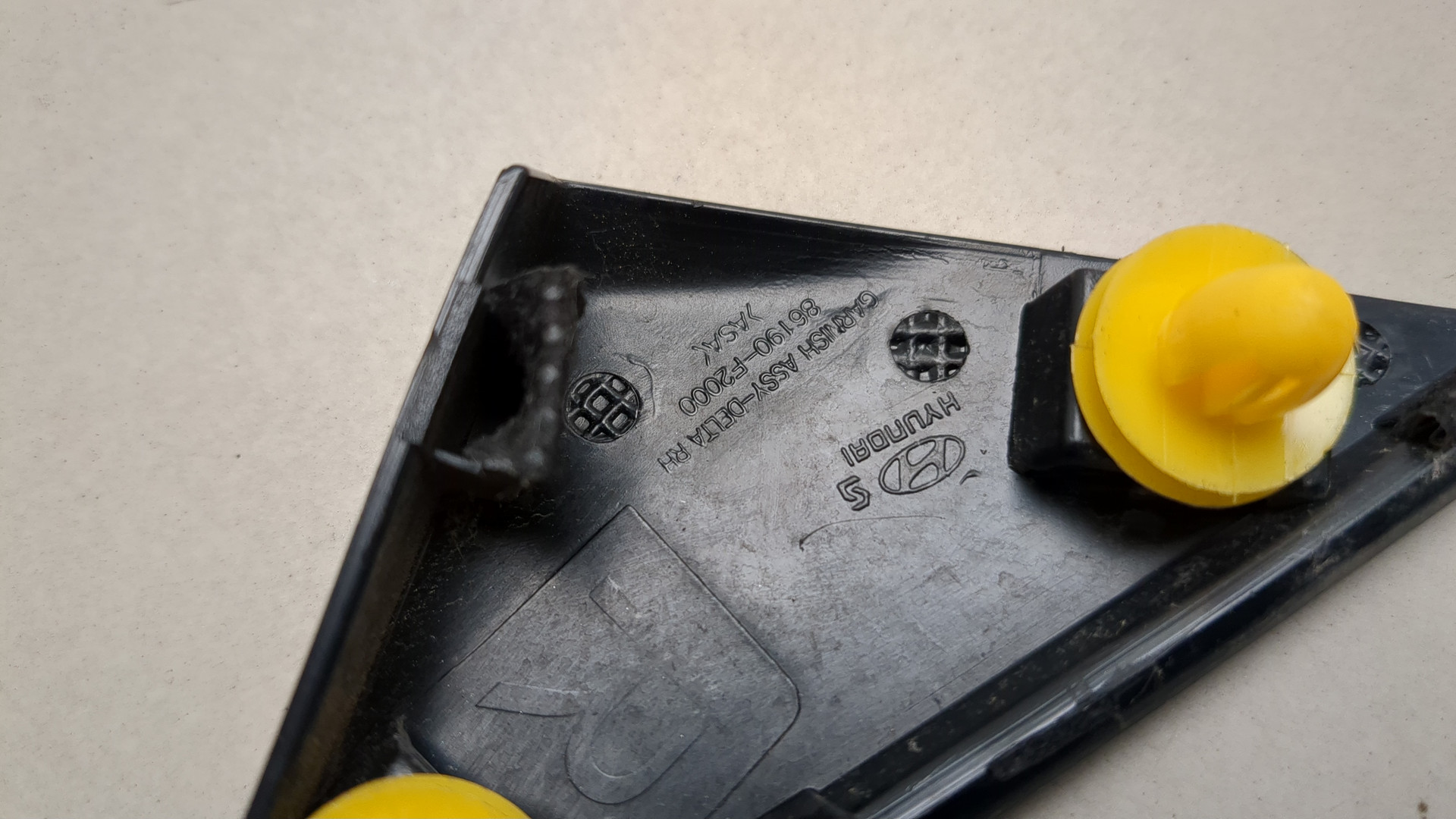 Накладка переднего крыла правого