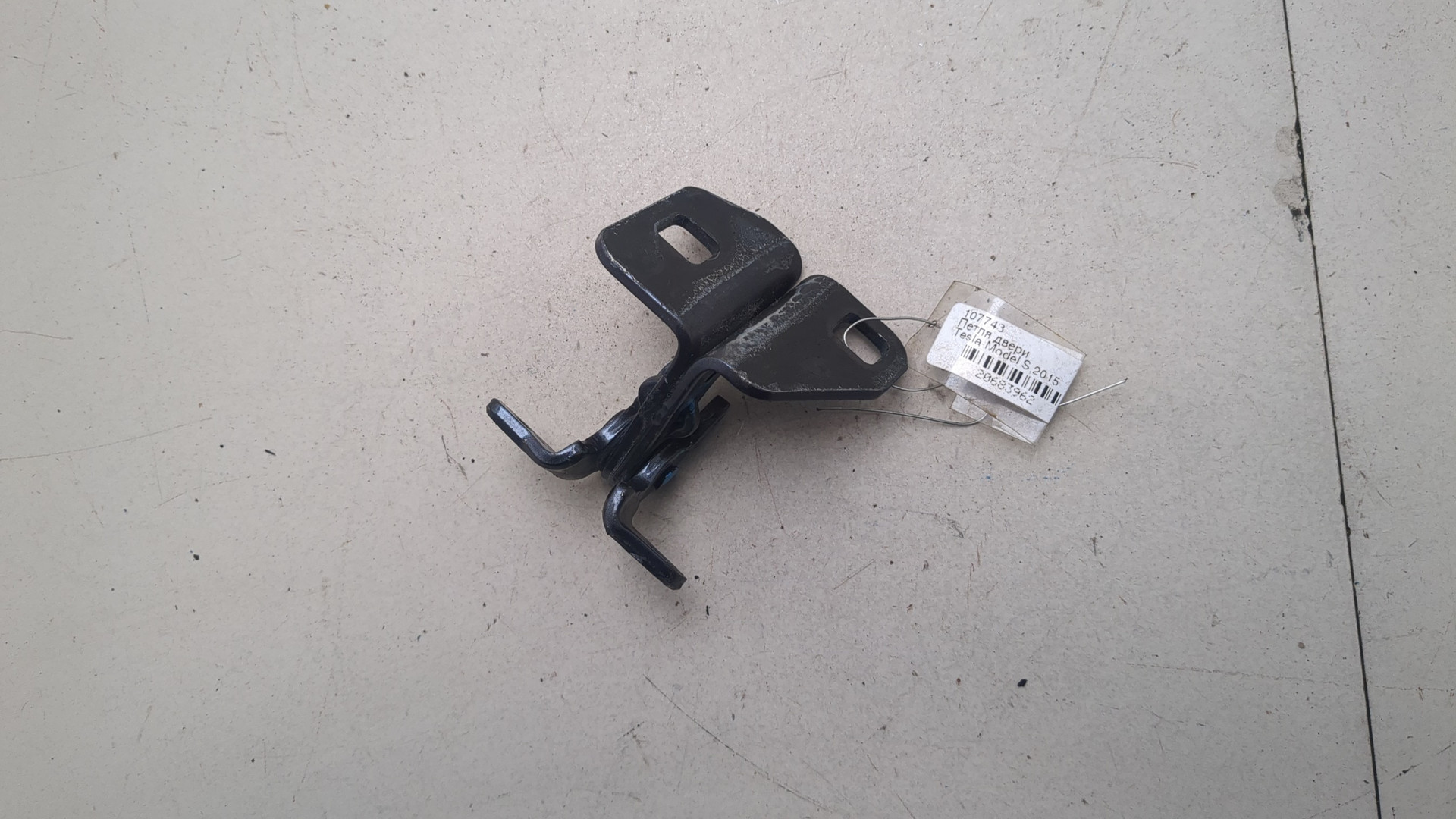 Петля двери