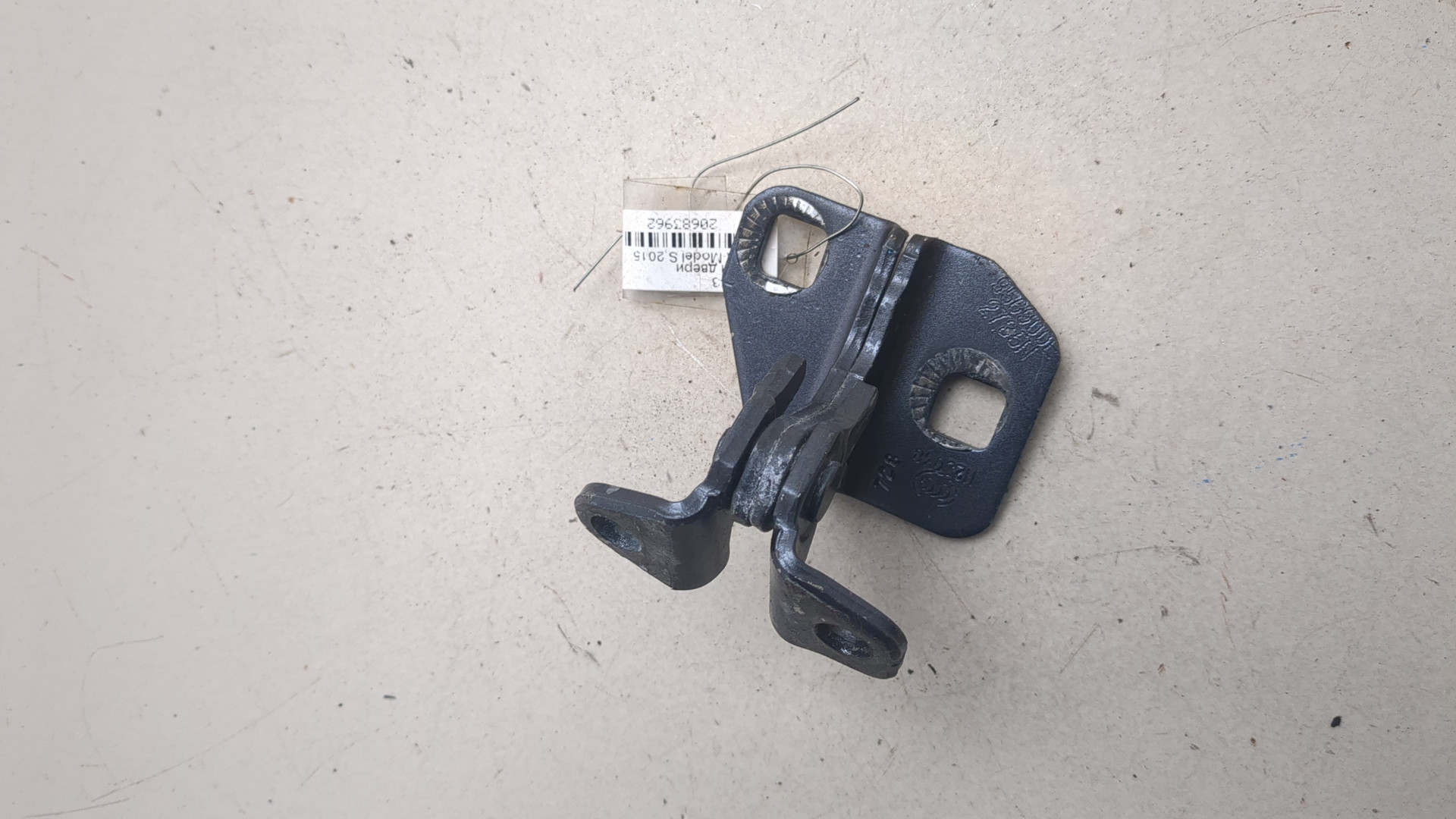 Петля двери