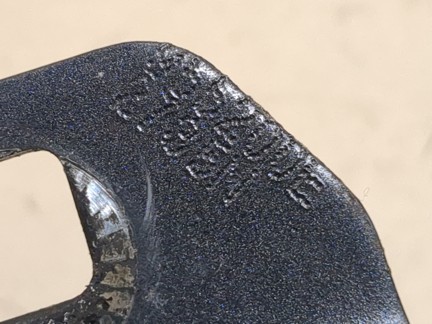 Петля двери