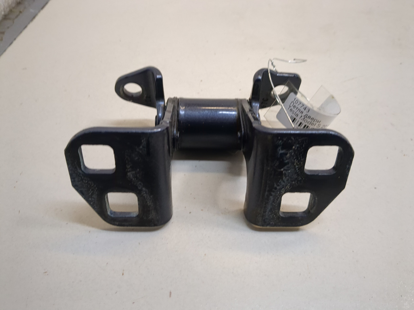 Петля двери