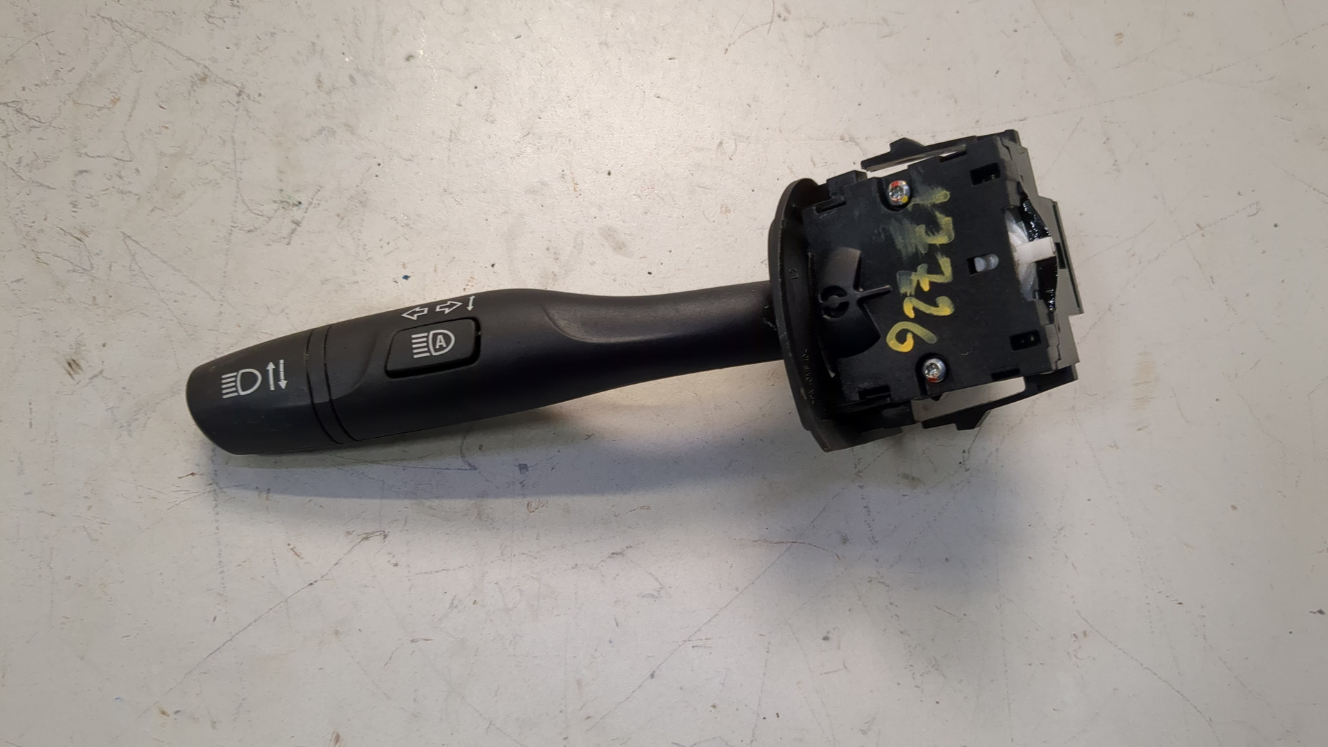 Переключатель поворотов подрулевой