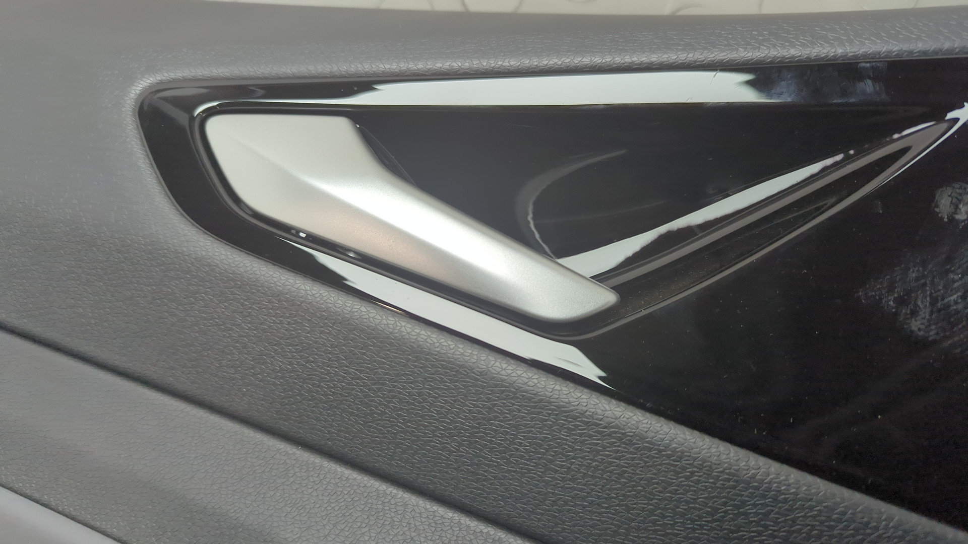 Обшивка двери задней левой