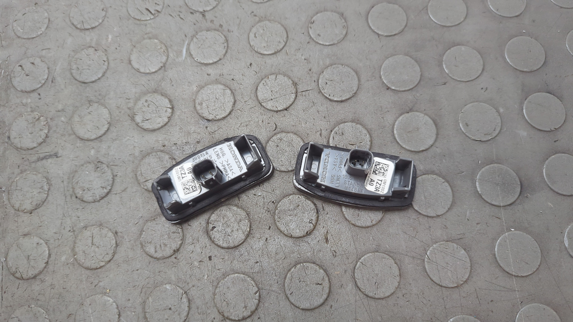 Фонарь подсветки номера