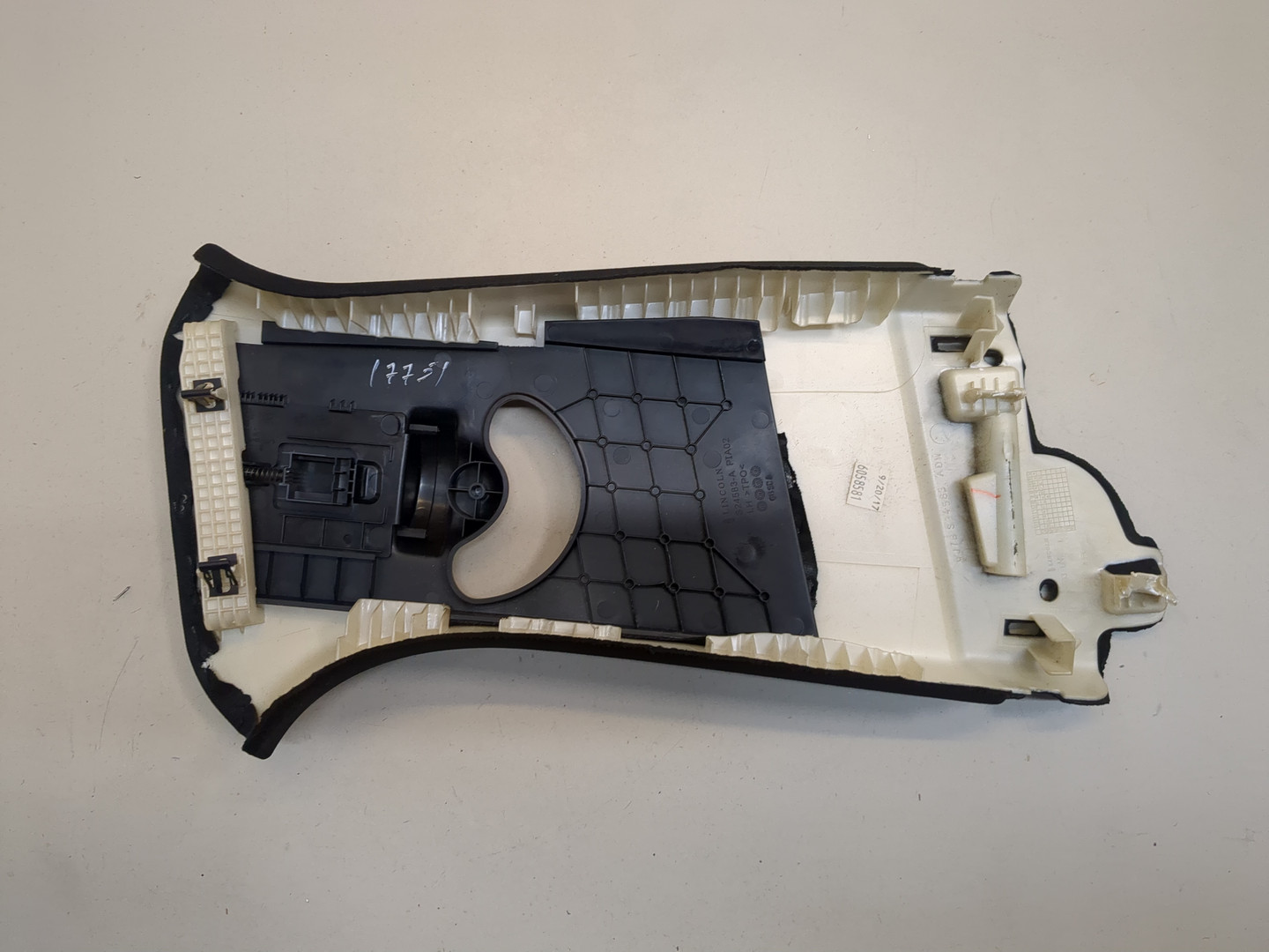 Обшивка стойки