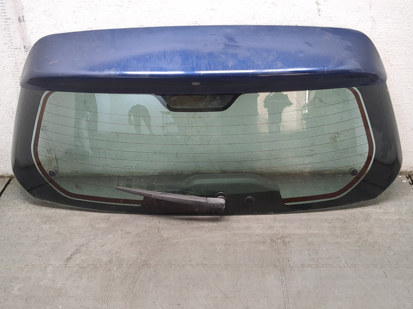 Стекло заднее