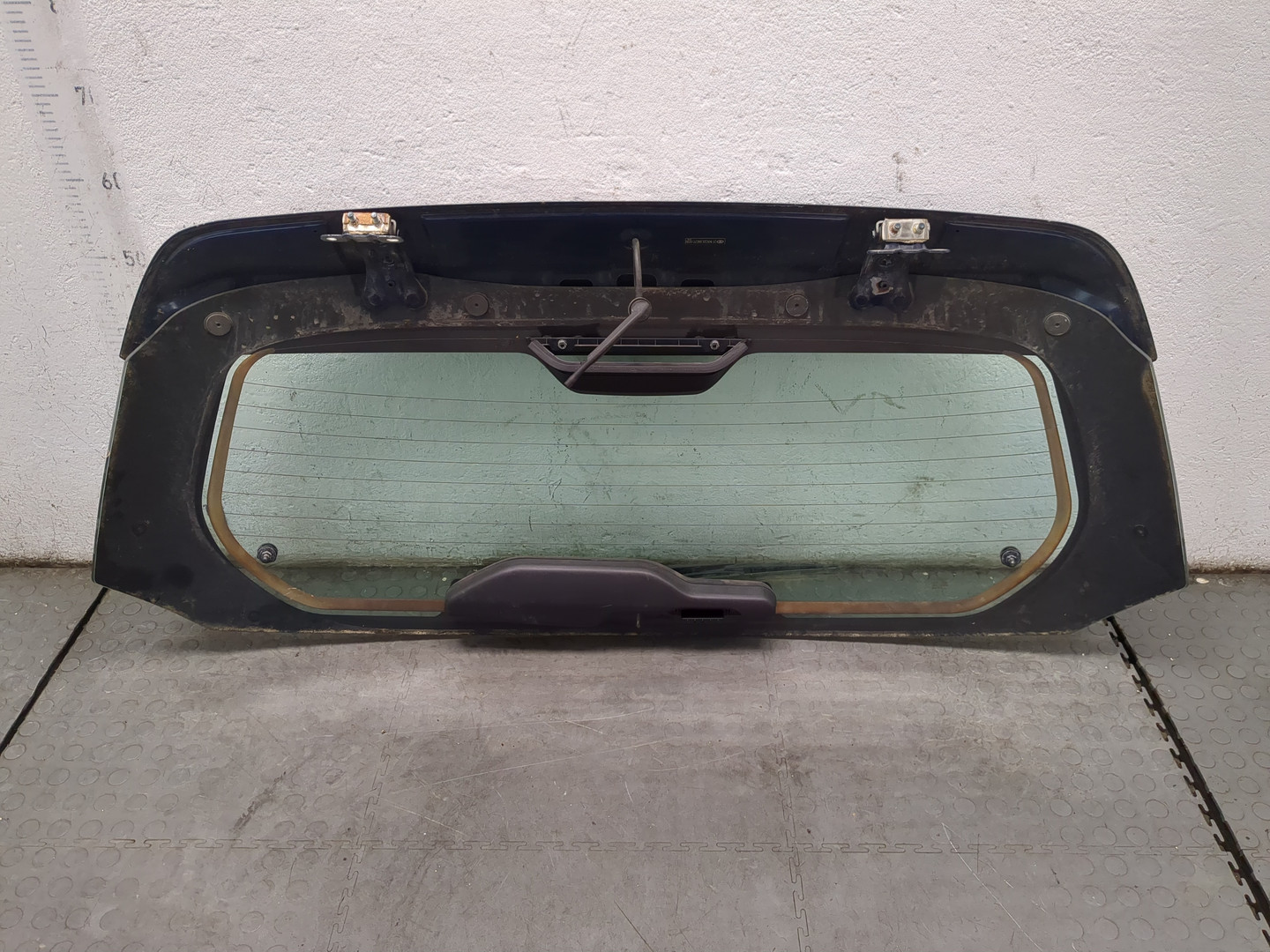 Стекло заднее