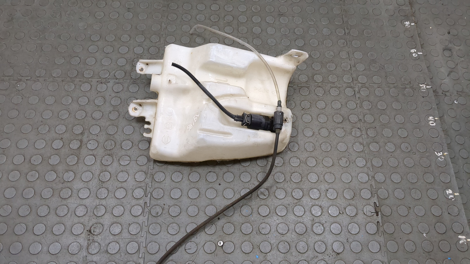 Бачок омывателя лобового стекла