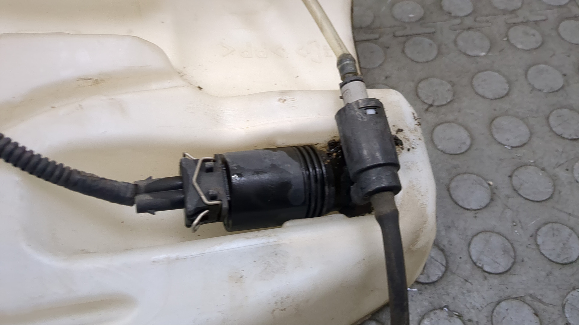 Бачок омывателя лобового стекла