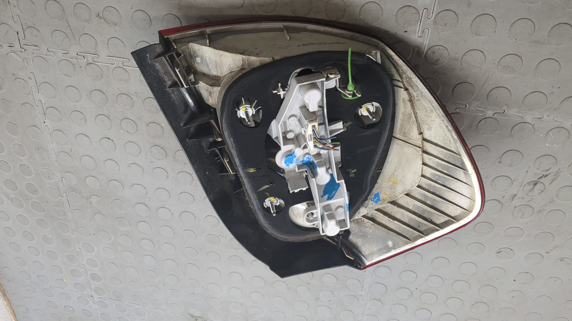 Фонарь задний правый