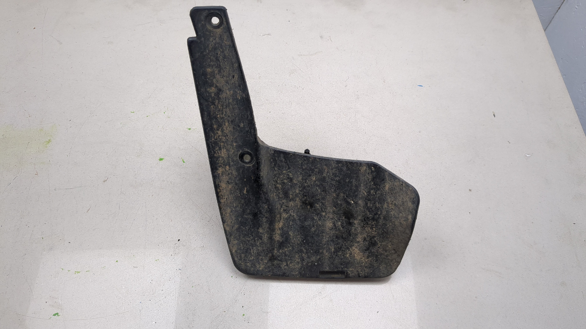 Брызговик задний правый