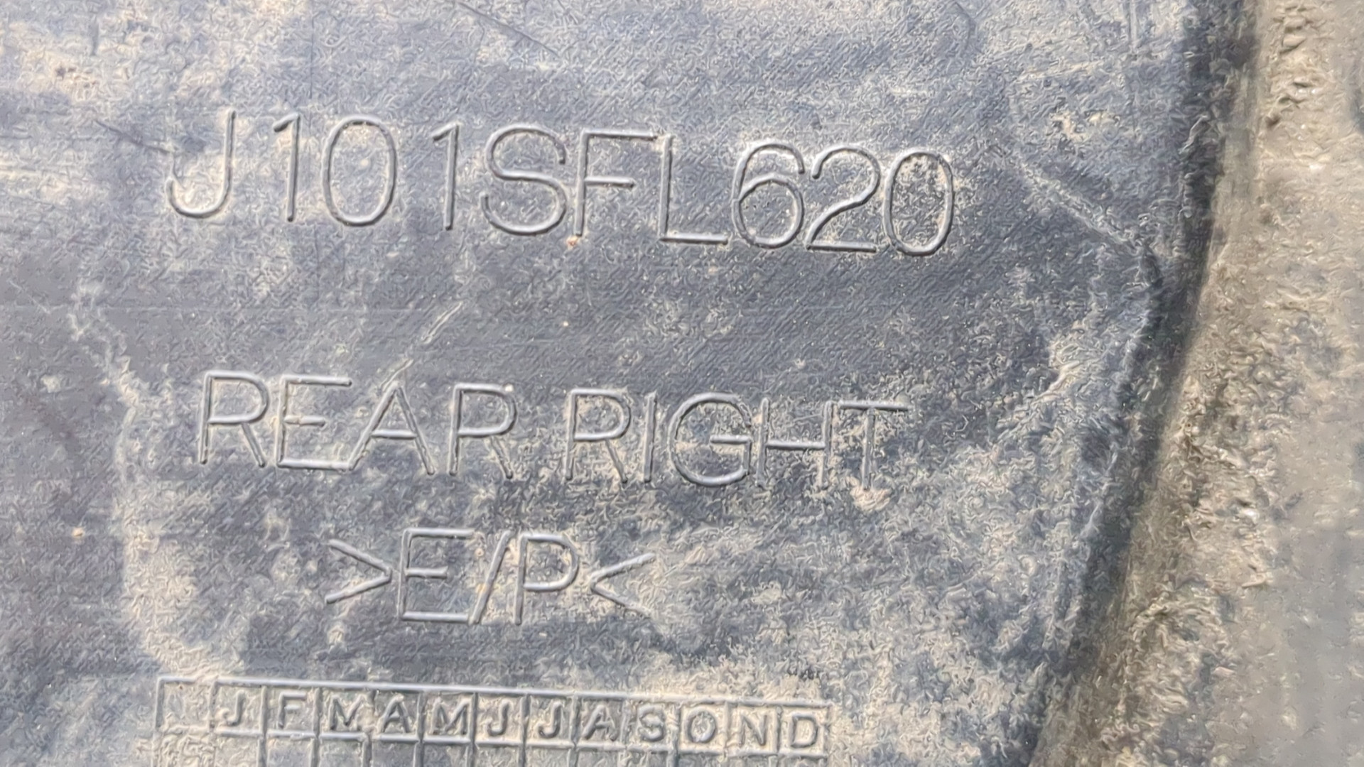 Брызговик задний правый