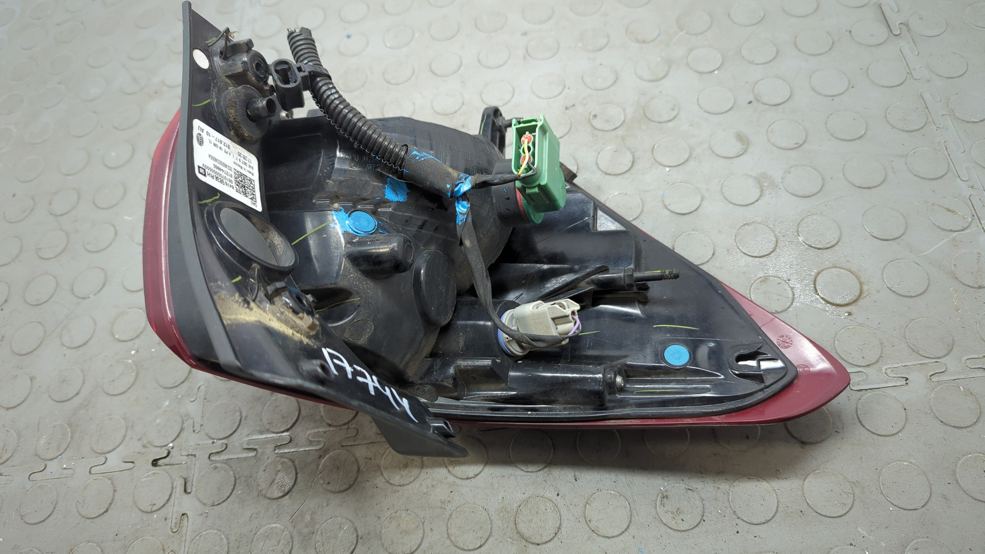 Фонарь задний правый