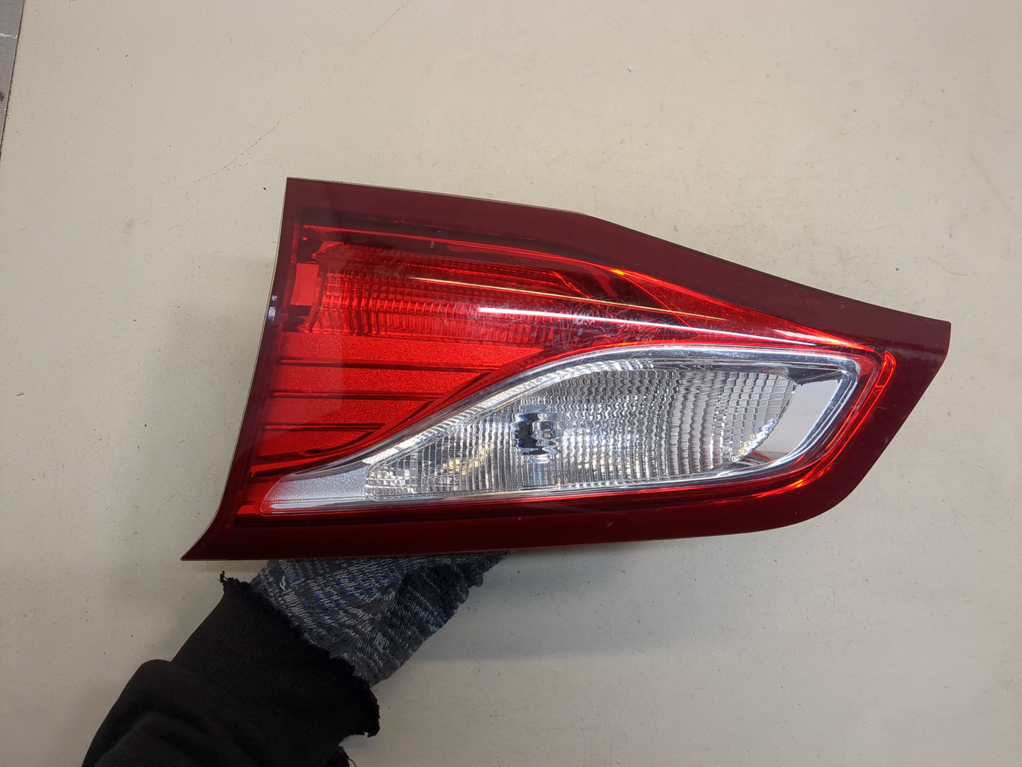 Фонарь задний внутренний правый