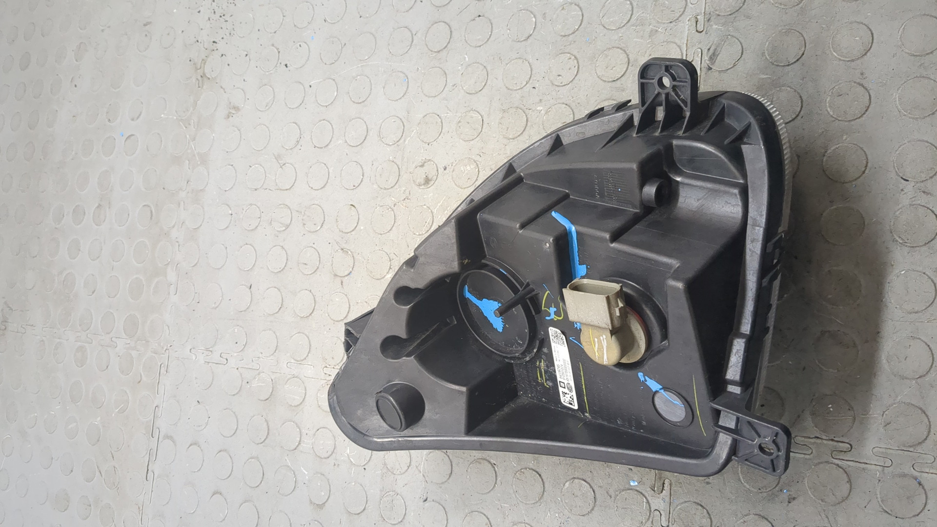 Фара противотуманная левая