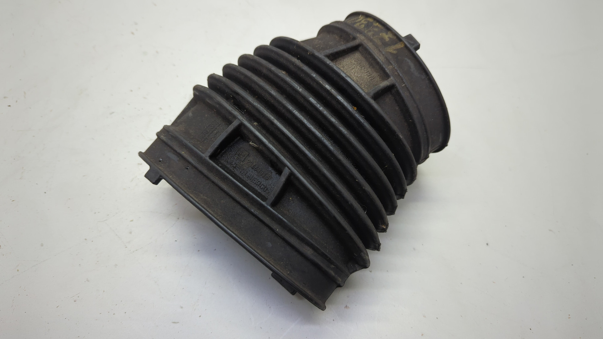 Патрубок воздушного фильтра