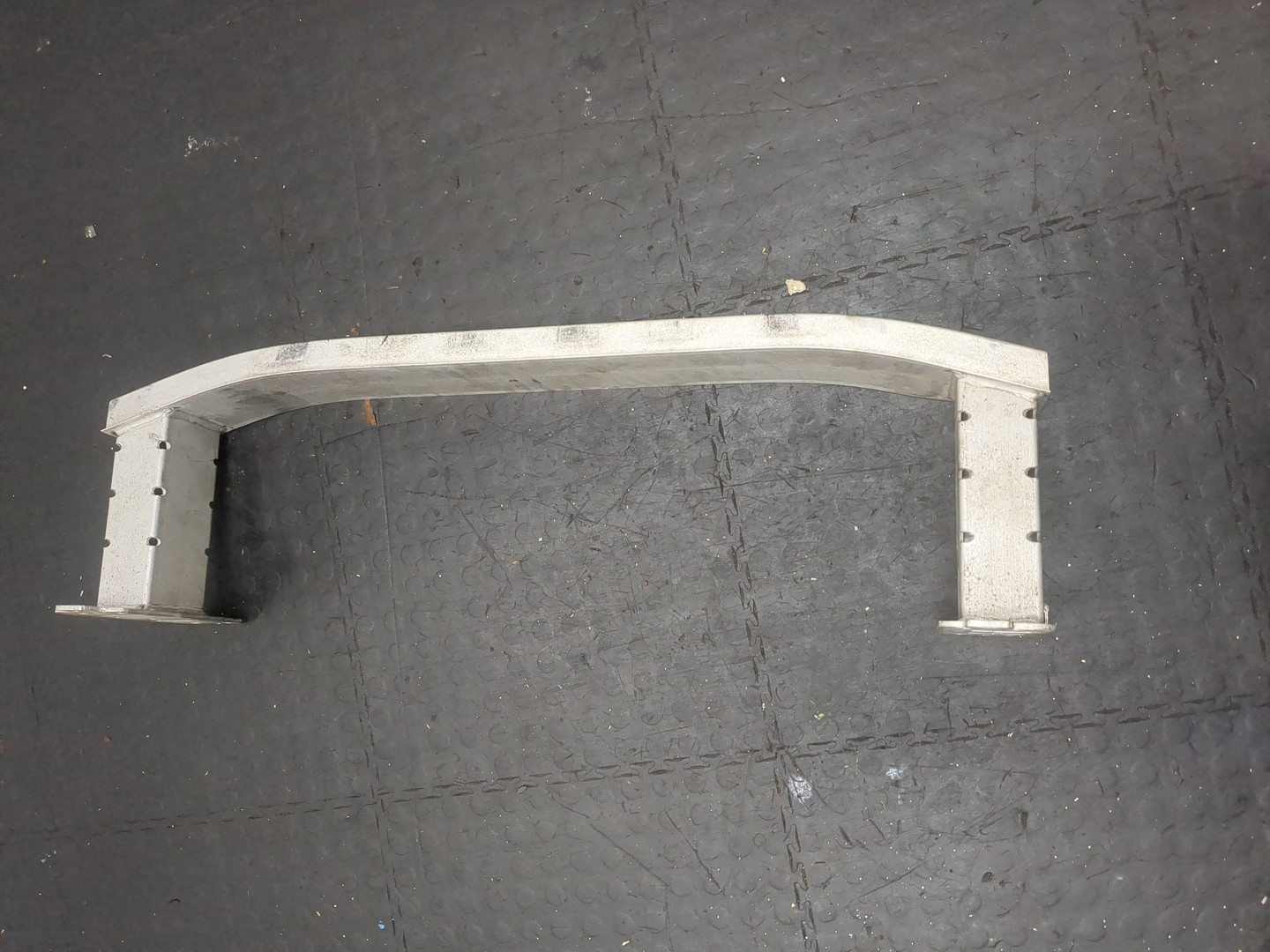 Усилитель переднего бампера