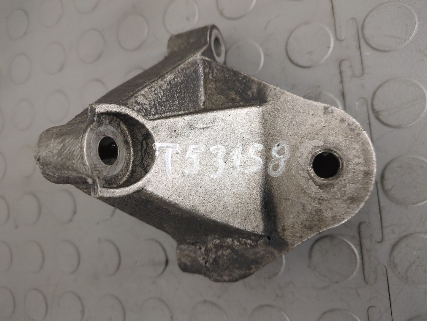 Кронштейн двигателя