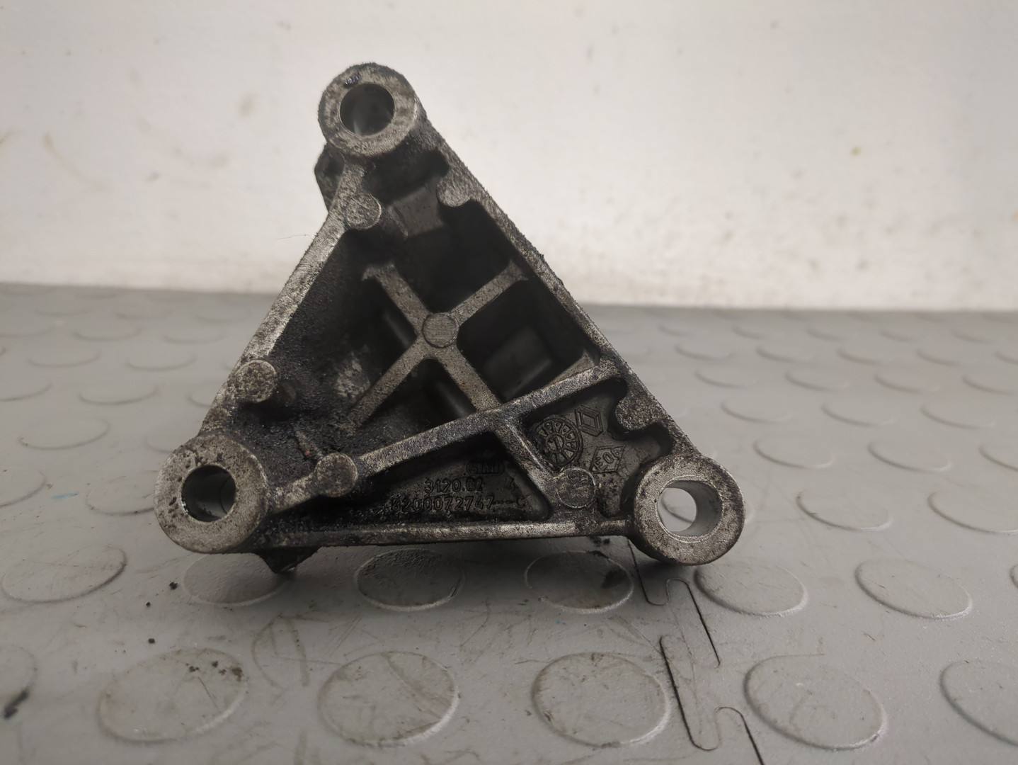 Кронштейн двигателя