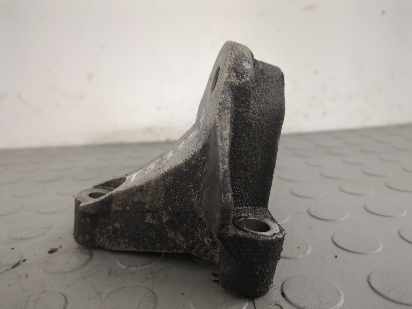 Кронштейн двигателя