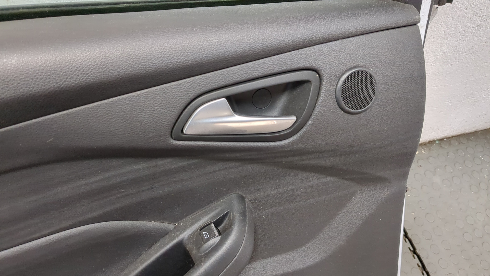 Дверь задняя левая