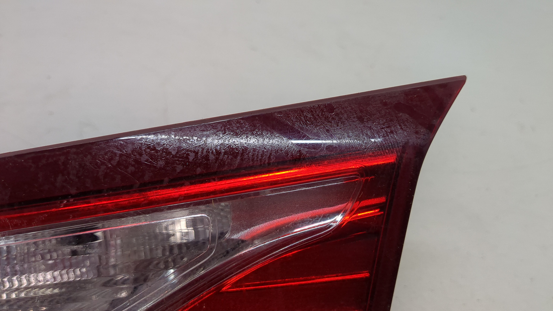 Фонарь задний внутренний правый для Equinox 2017>