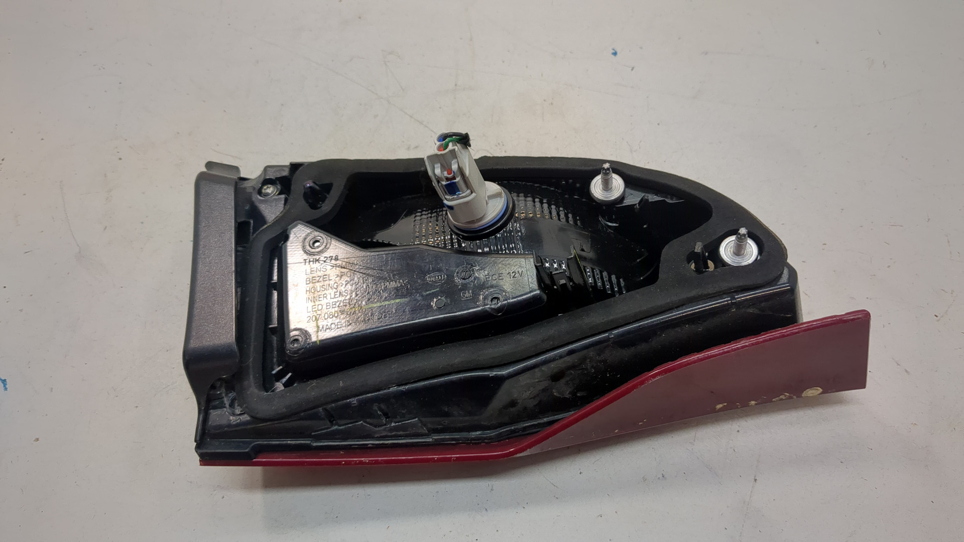 Фонарь задний внутренний правый