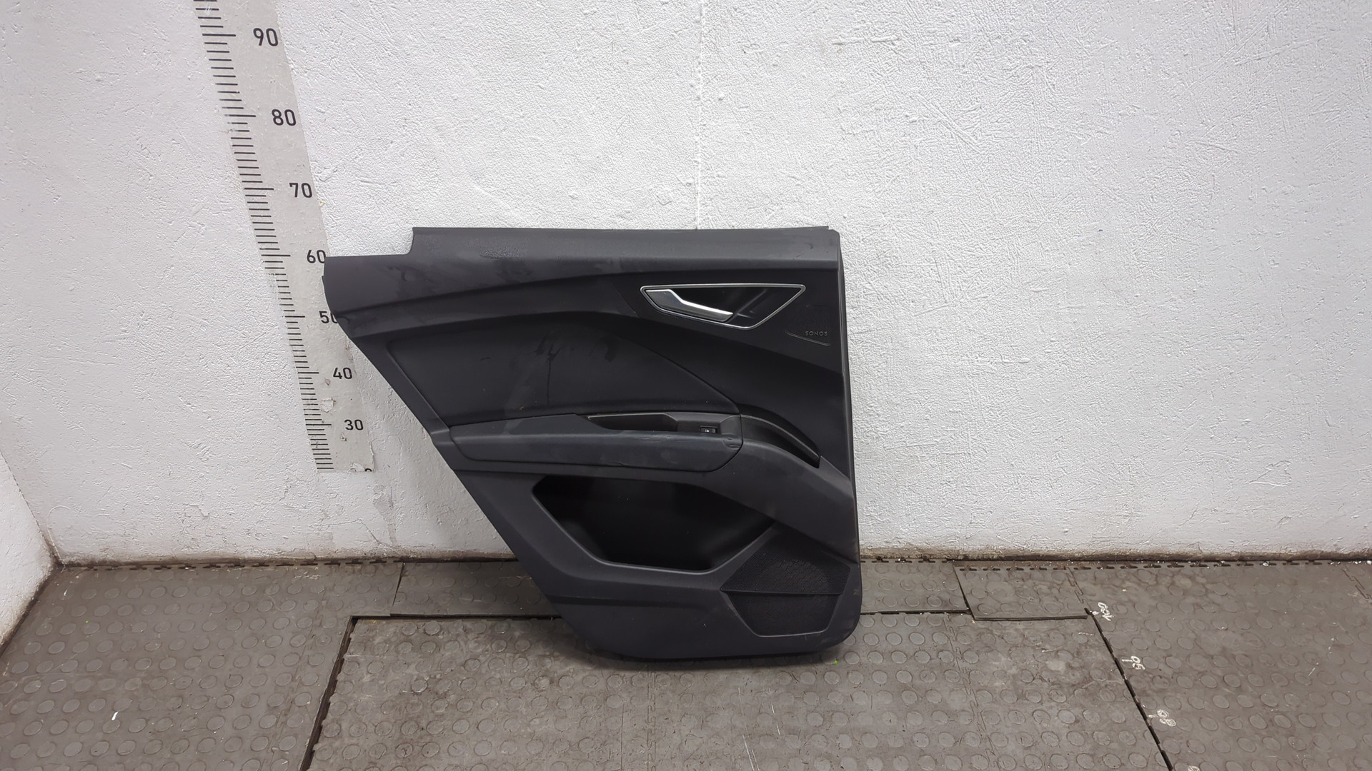 Обшивка двери задней левой